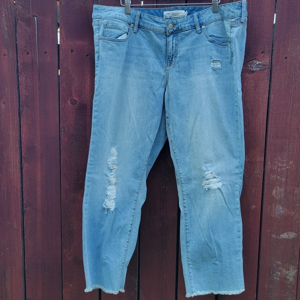 Torrid Womens Sz 18 Plus Distressed‎ Light Wash Raw Hem Boyfriend Jeans Comfort